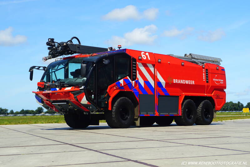 17-8961--61-rotterdam-the-hague-airport-rosenbauer-new-panther-bouwjaar-2020-kopiejpg-1.jpg