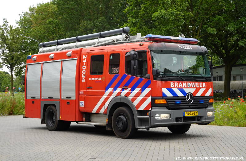 21-0034-reservevortuige-brabant-noord-ex-geffen-mercedes-benz-1325-f36-atego-touw-godiva-2002-kopie-standard.jpg
