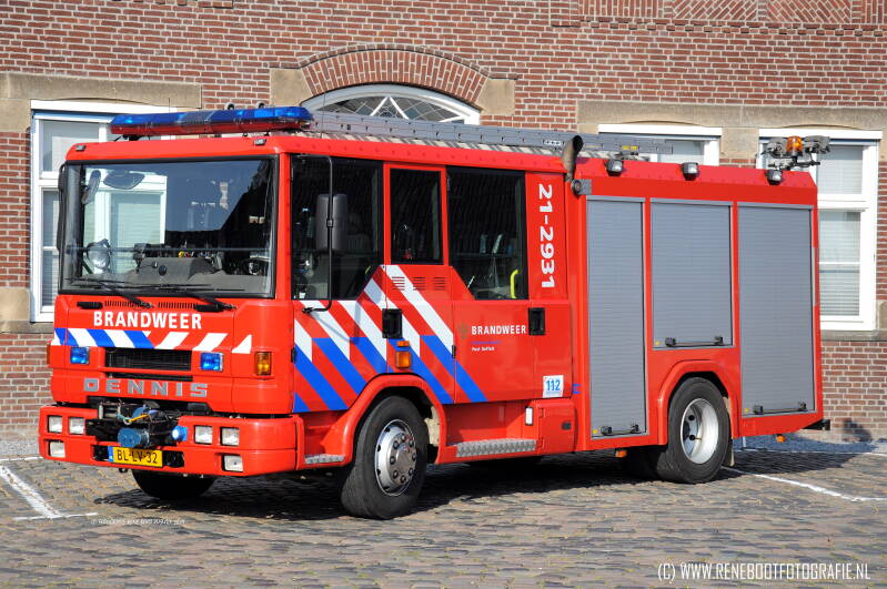 21-23931-OEFFELT-DENNIS-RAPIER-F88XL-CENC-GODIVA-2001-2017-KOPIE.jpg
