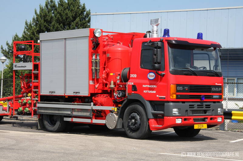 3109-ROTTERDAM-BOTLEK-DAF-FF85-KRONENBURG-1995-EXXONMOBIL-ROTTERDAM-VOORHEEN-ESSO-KOPIE.jpg