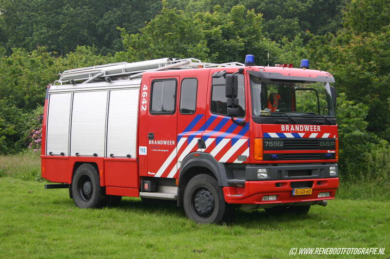 4642-OOSTKAPELLE-DAF-FFV75-290-CF365-4X4-ROSENBAUER-2000-KOPIE.jpg