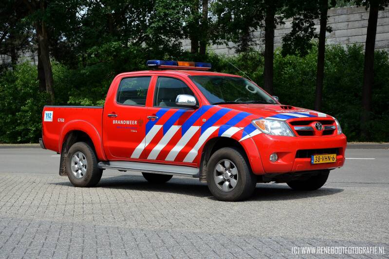 6768-TILBURGVOSSENBERG-TOYOTA-HILUX-2007-2019-KOPIE.jpg