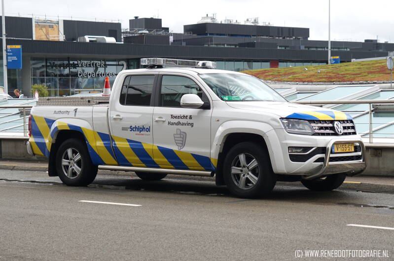 AUTHORITY-1-SCHIPHOL-HANDHAVING-ENTOEZICHT-VOLKSWAGEN-AMAROK-2020-KOPIE.jpg