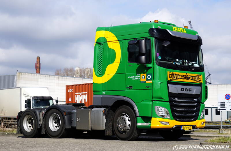DAF-FTS-XF-510-ZWATRA-BOUWJAAR-2016-KOPIE.jpg