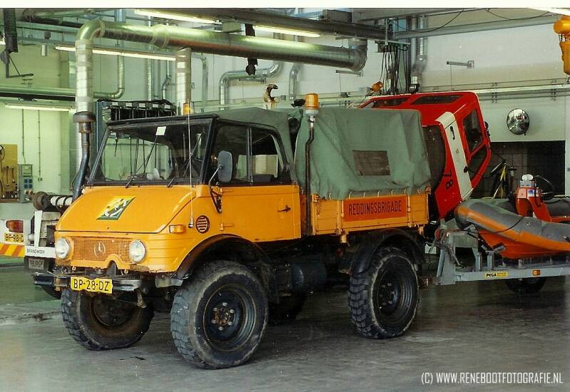 DEN-HAAG-MERCEDES-BENZ-UNIMOG-FOTO-2005-KOPIE.jpg