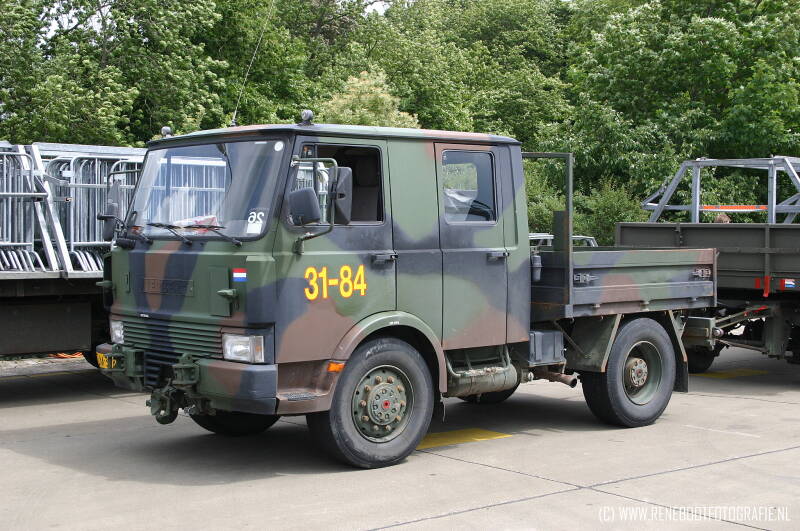 IVECO-TERBERG-MUNITIETREKKER-VLIEGBASIS-KOPIE.jpg