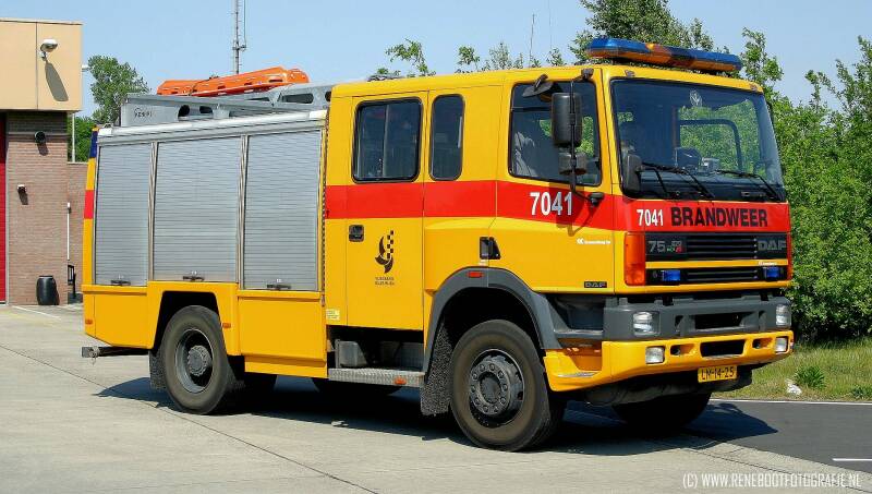 LM-14-25-VLIEGBASIS-GILZE-RIJEN-DAF-FFV75-ROSENBAUER-1996-2014-KOPIE.jpg