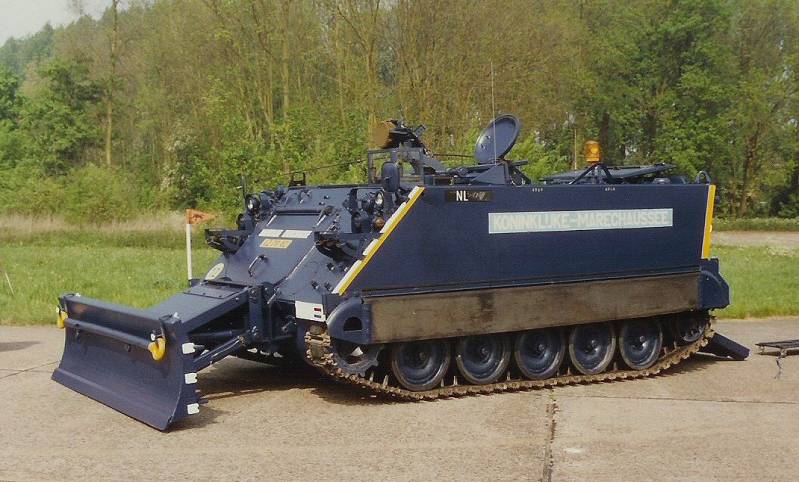 M113-MET-SHOVELBLAD-OPENDAG-YPENBURG.jpg
