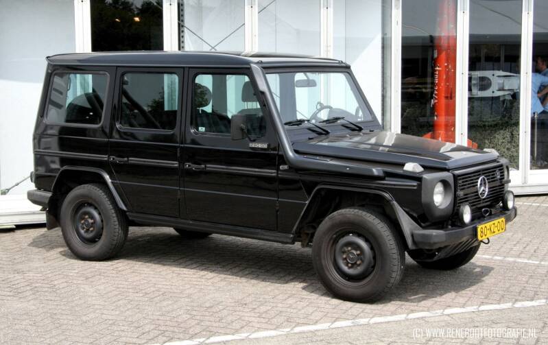 MERCEDES-BENZ-290GD-ZWART-KOPIE.jpg