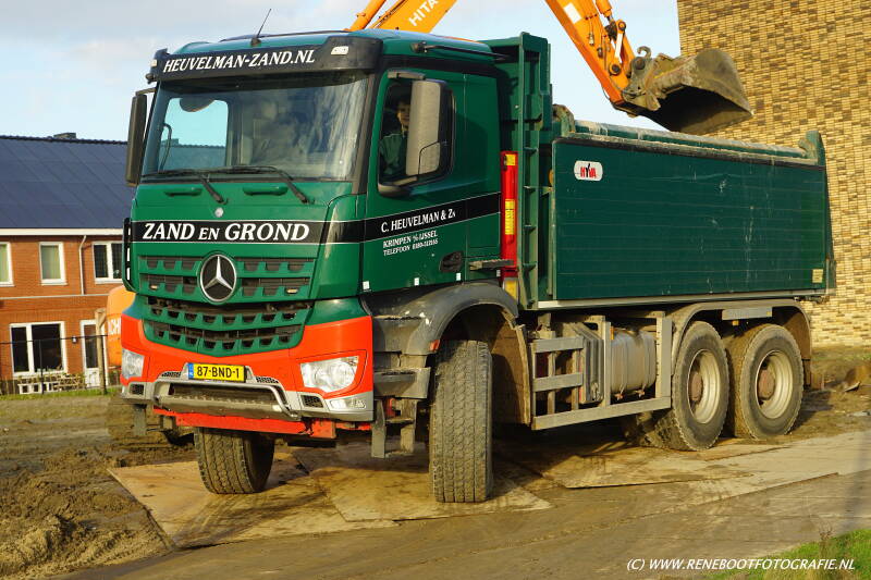MERCEDES-BENZ-AROCS-FIRMA-C-HEUVELMAN-BOUWJAAR-2019-KOPIEJPG.jpg