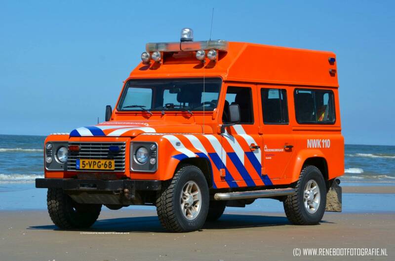 NOORDWIJKSE-REDDINGSBRIGADE-LANDROVER-DEFENDER-KOPIE.jpg