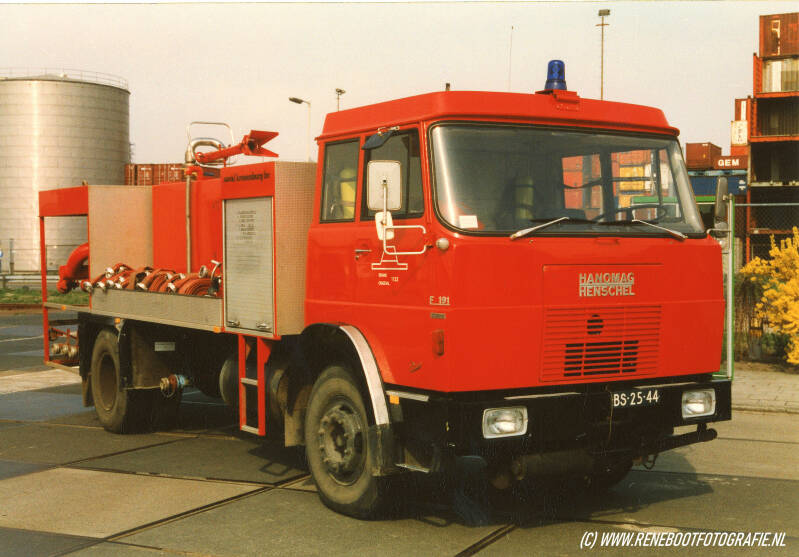 PAKHOED-ROTTERDAM-HANOMAG-HENSHEL-F-191-SAVAL-KRONENBURG-SCHUIMBLUSVOERTUIG-KOPIE.jpg