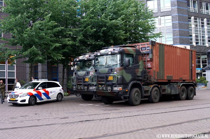 SCANIA-P124-CB-420-WLS-INCOMBI-MET-DE-POLITIE-KOPIE.jpg