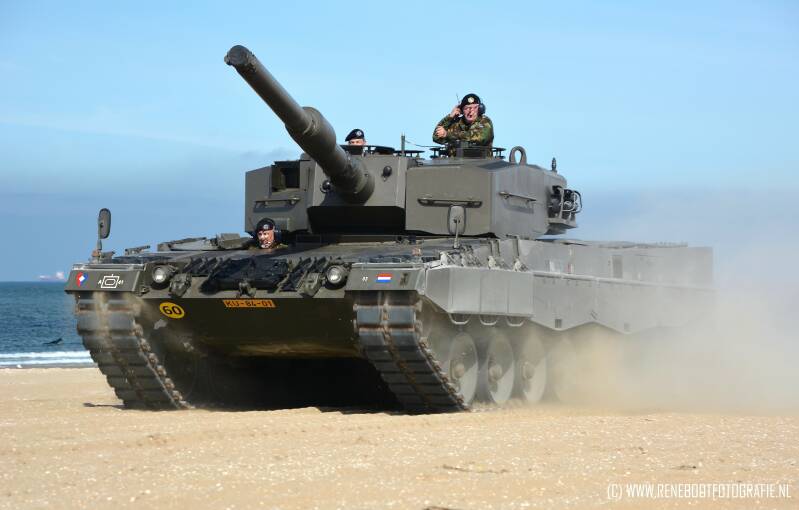 SCHEVENINGEN-STRAND-LEOPARD-2CAVALARIEMUSEUM-17-08-2018-KOPIE.jpg