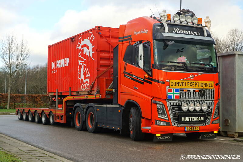 VOLVO-FH16-FIRMA-REMMERS-TRANSPORT-MUNTENDAM-BOUWJAAR-2013-KOPIEJPG.jpg