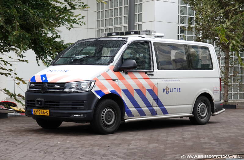 vw-transporter-bouwjaar-2016-met-tralies-foto-den-haag-19-09-2026-kopie-standard.jpg