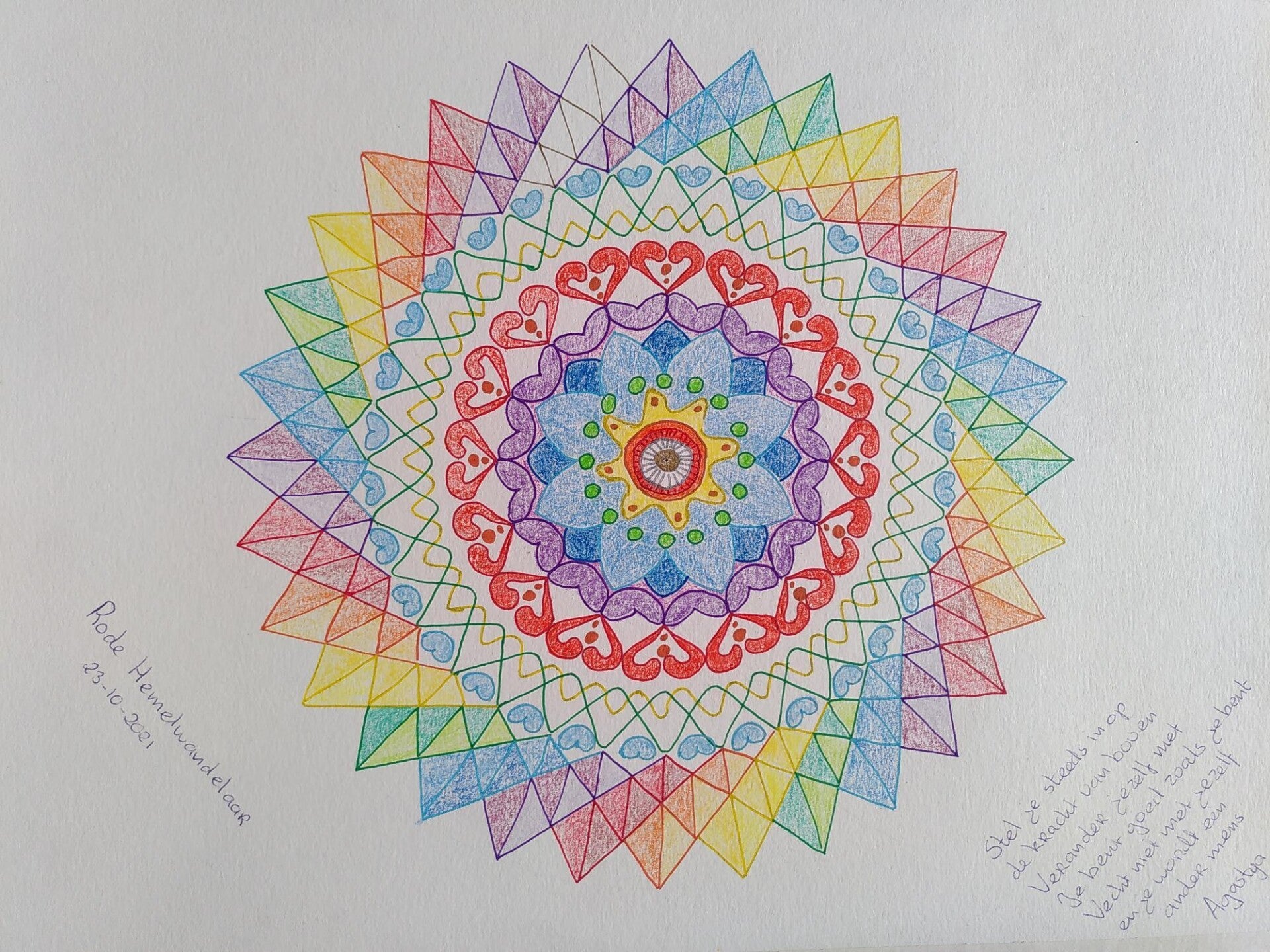 potje van klei met allemaal sliertjes. keramiek workshop in Poortugaal