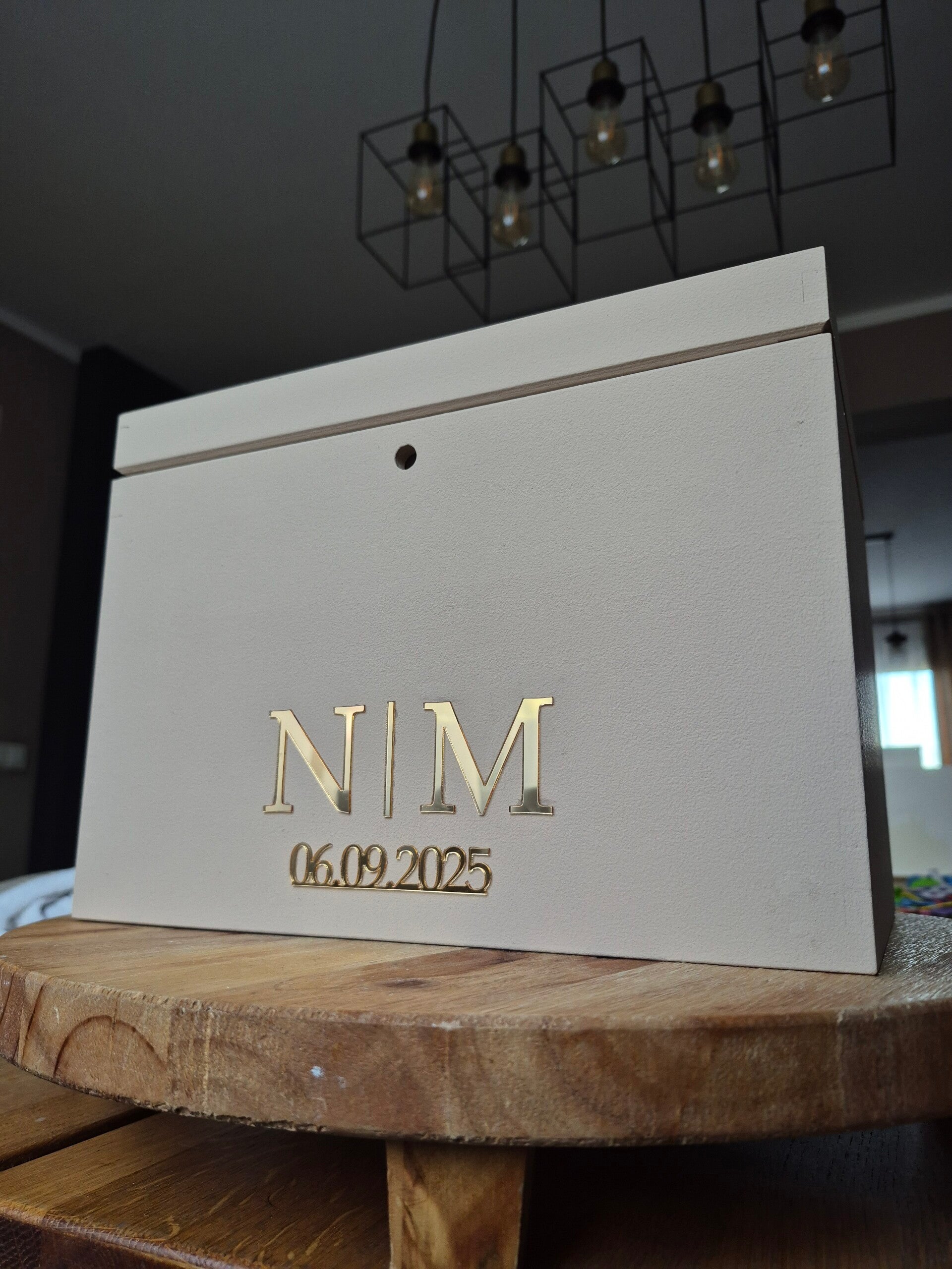 Skrzynia na koperty - Beż, Inicjały