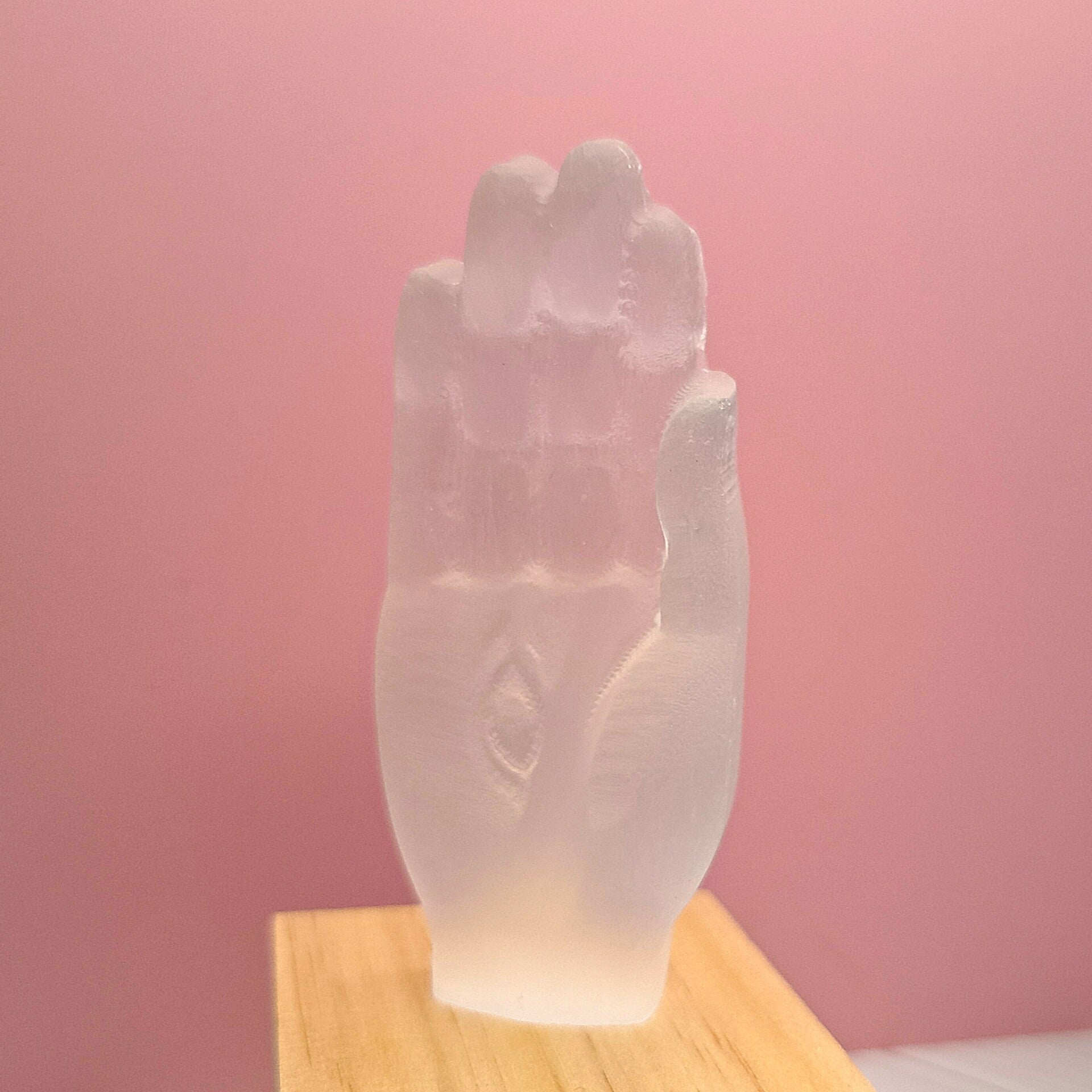 Gladde steen - Seleniet - Hand - H 7,5 cm