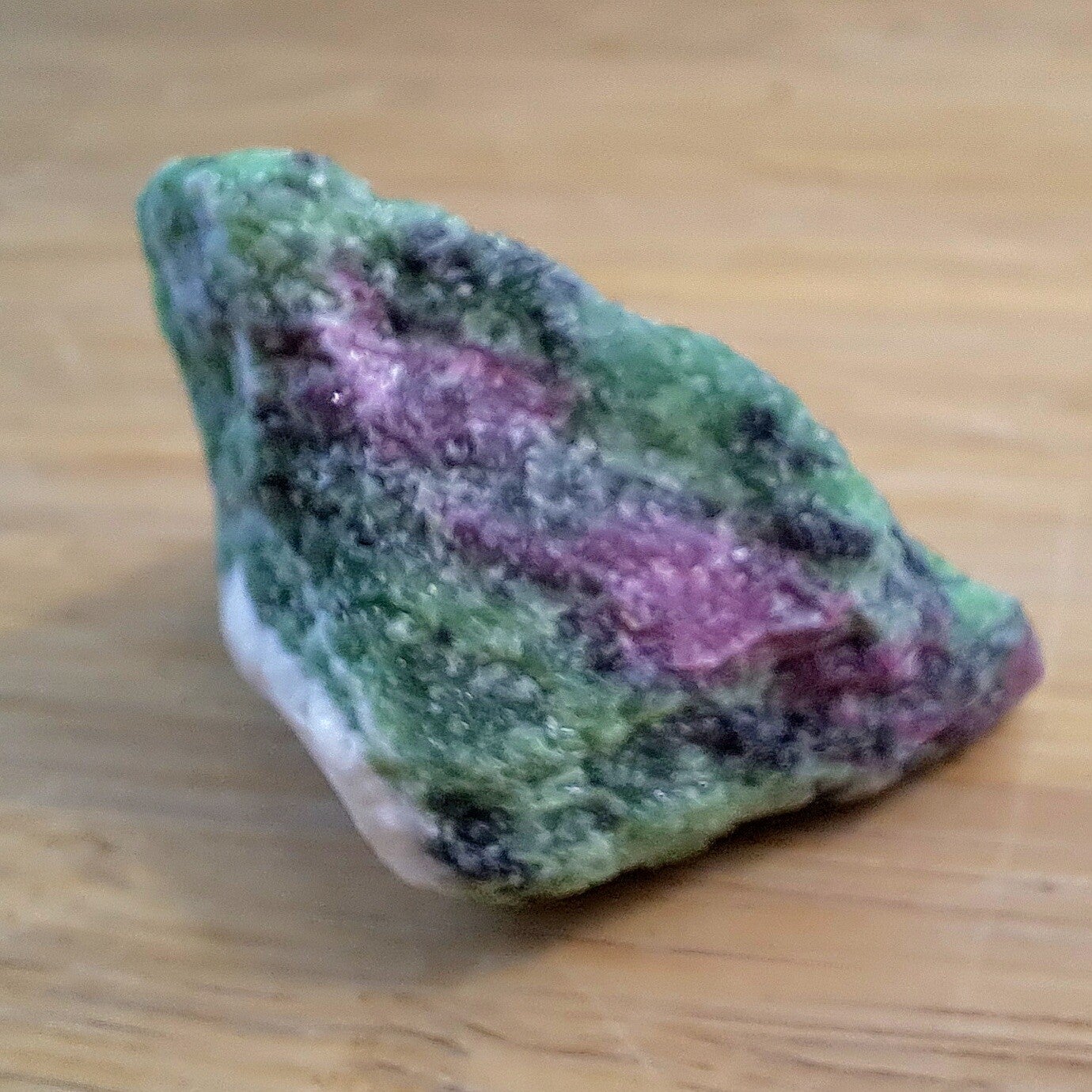 Ruwe steen - Robijn in zoisiet - 15-21 gram/stuk