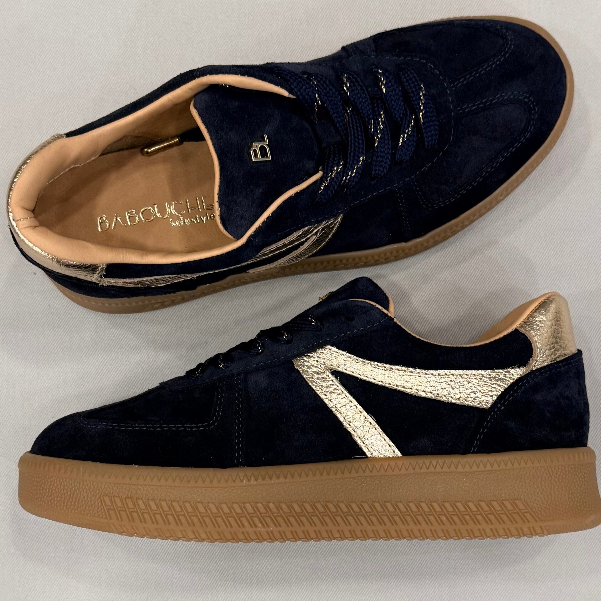 Babouche Liva-48 sneaker suede leer donkerblauw goud