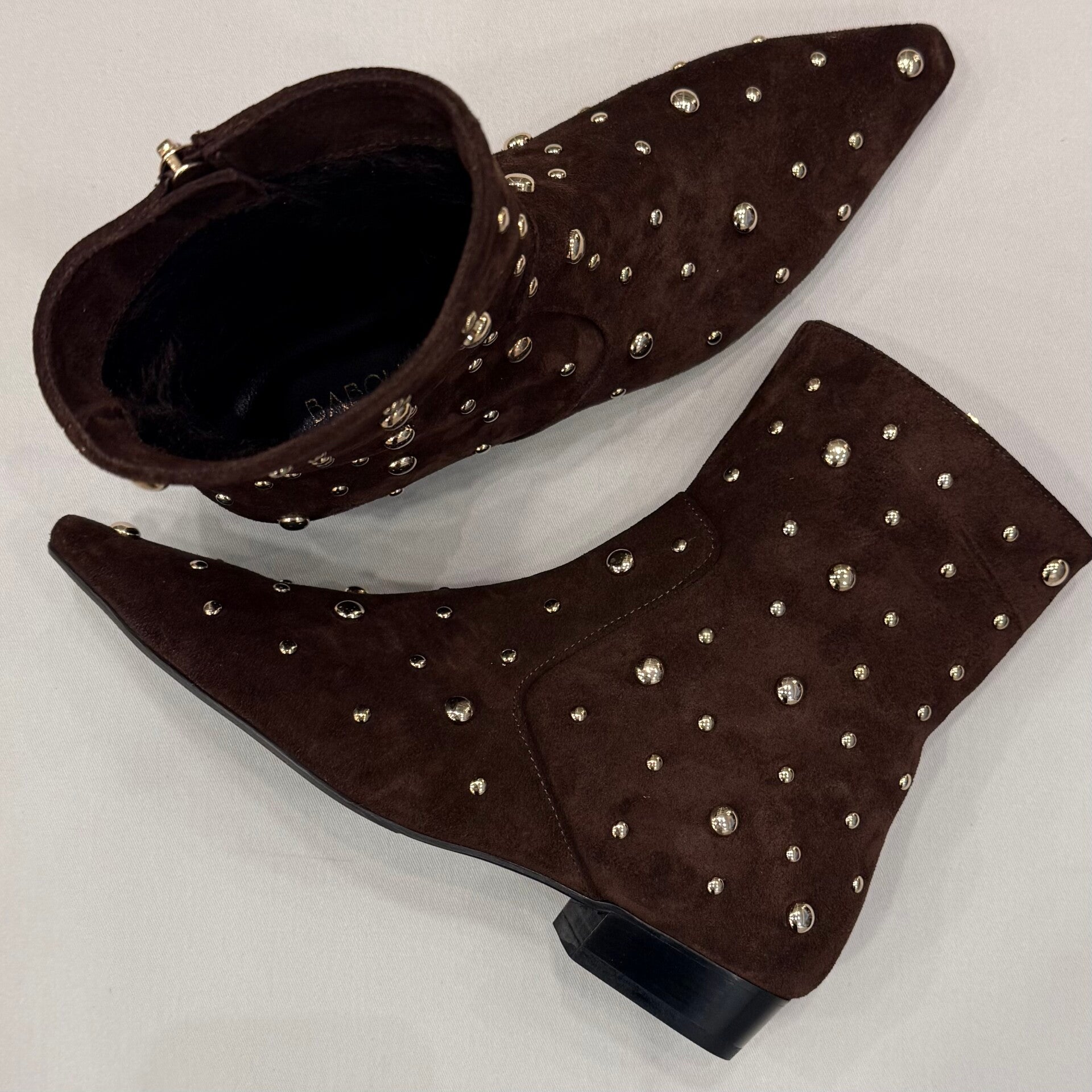 Babouche G-Lux-2  enkel laarsje suede bruin met studs