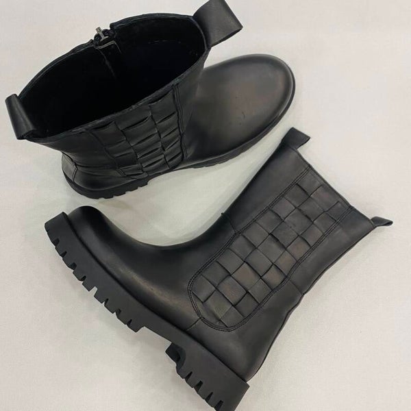 Babouche 2048-1 laars leer zwart met gevlochten details