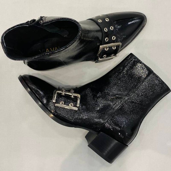 Via Vai 62164-01-900 Rose Camden laarsje lakleer zwart met siergesp