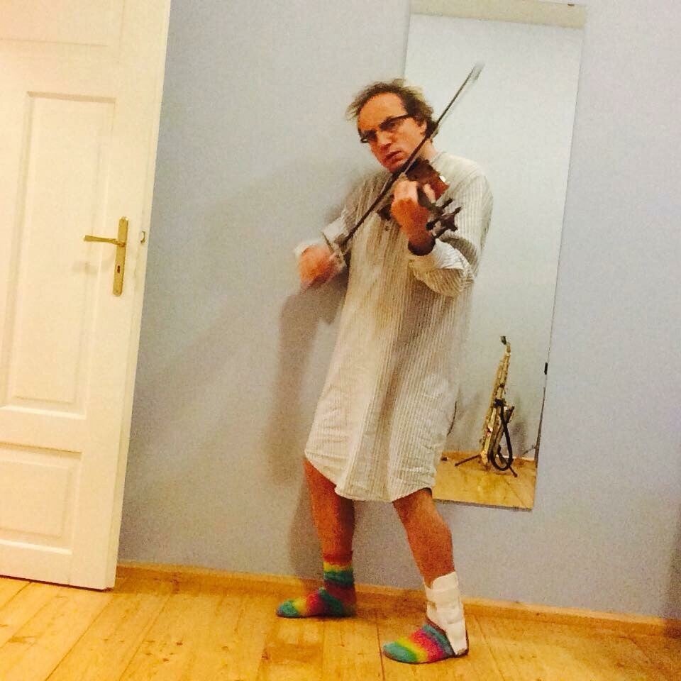 Wigald Boning verfeinert sein Geigenspiel