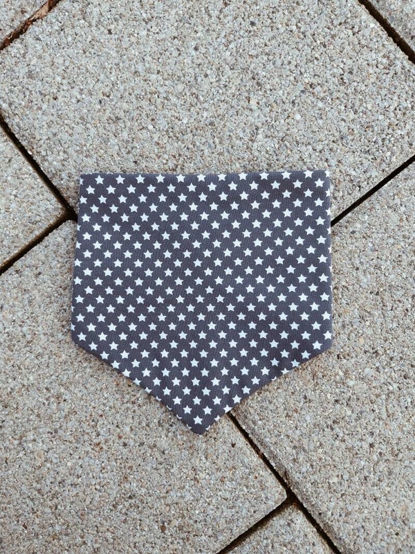 Lätzli grau mit Sternen