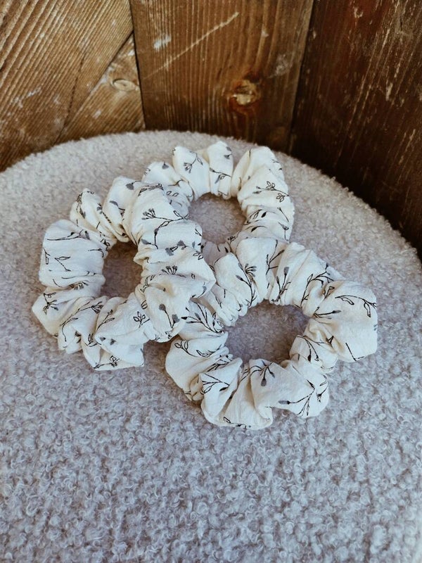 Scrunchie mit Zweigen