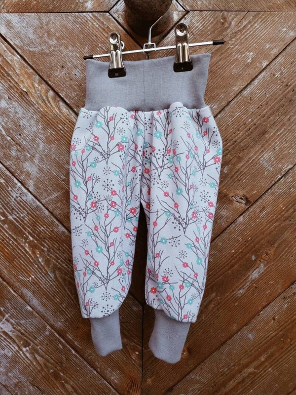 Pumphose grau geblümt