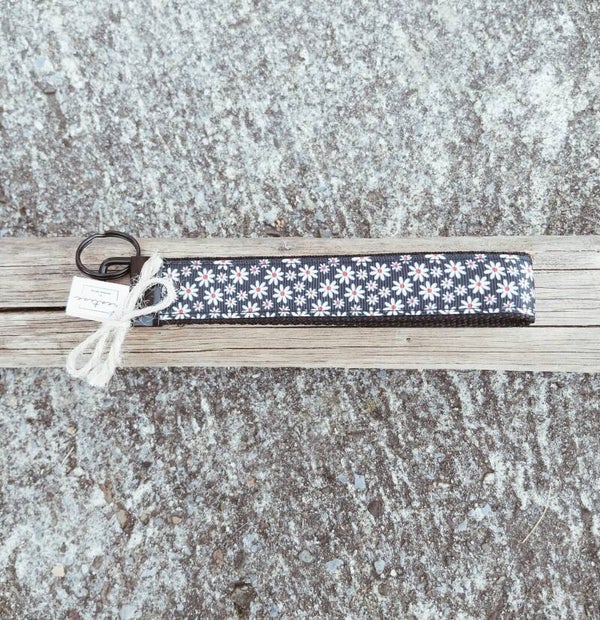 Schlüsselanhänger schwarz mit Blumen