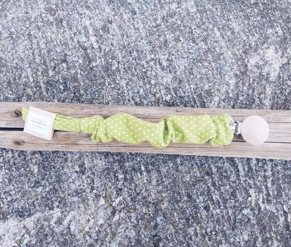 Nuggikette grün mit weissen Punkten