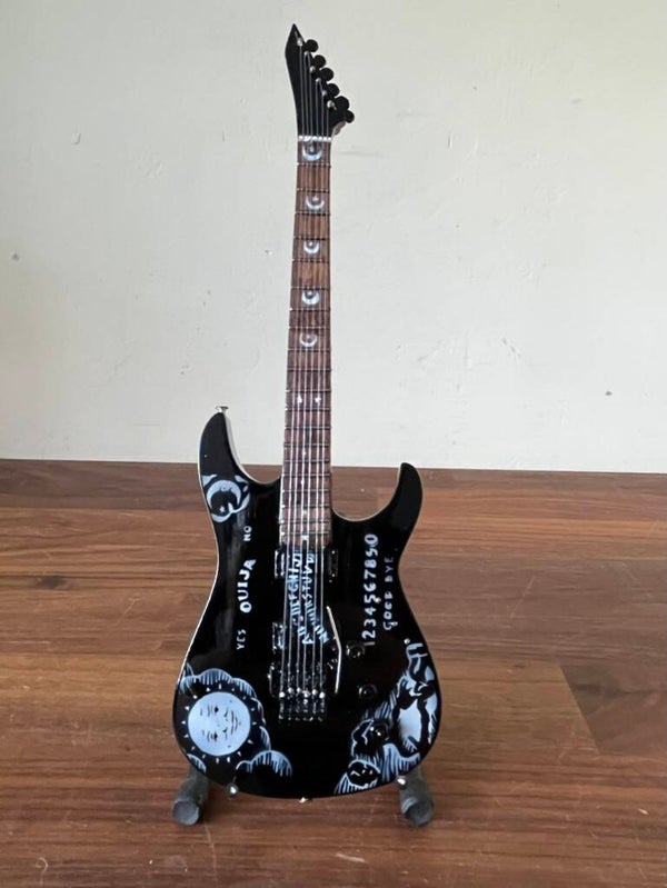 Metallica - miniatuur gitaar