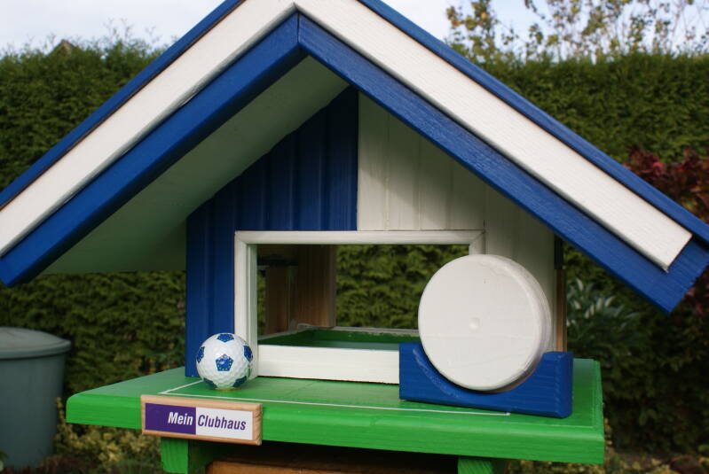 Vogelhaus in Vereinsfarben königsblau/weiß