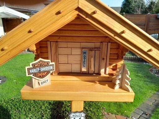 Vogelhaus "Harley-Hotel" massiv, mit Logo