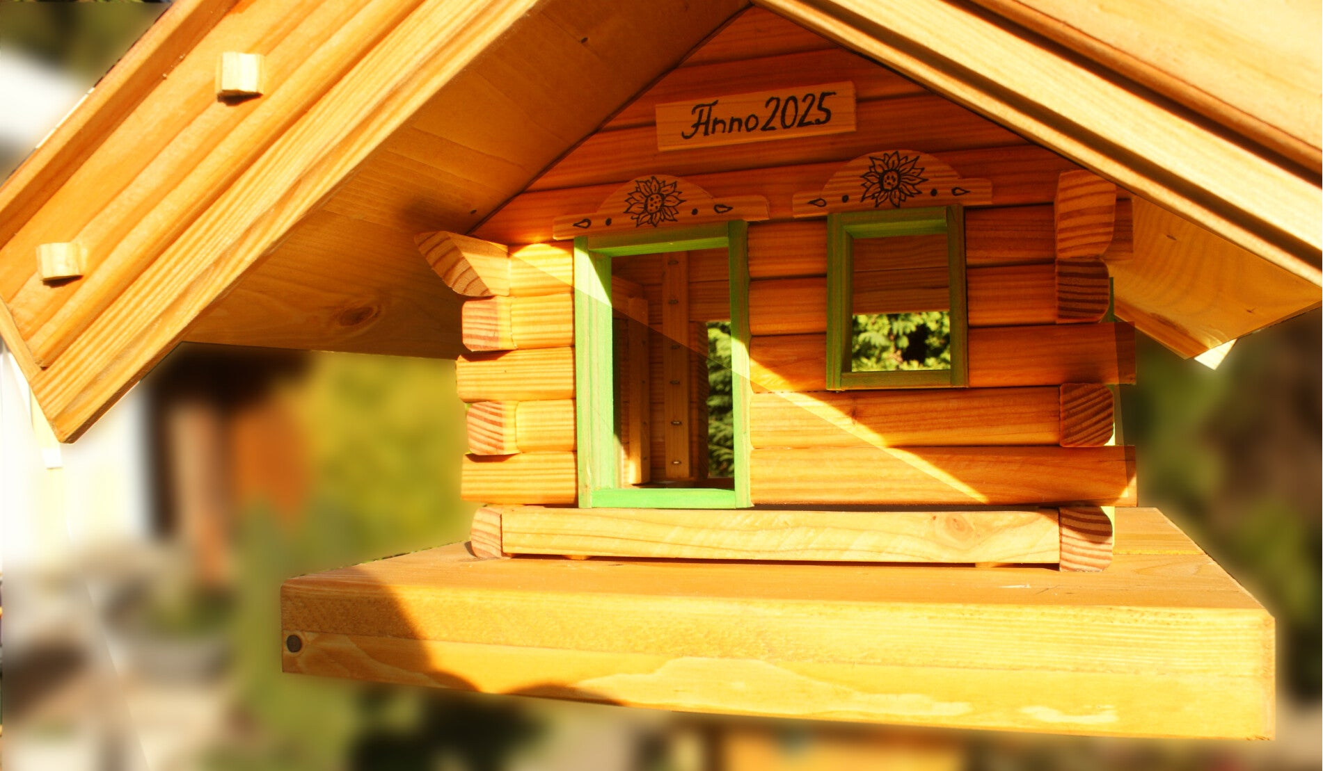 Vogelhaus aus Lärche, mit Tür und Fenster