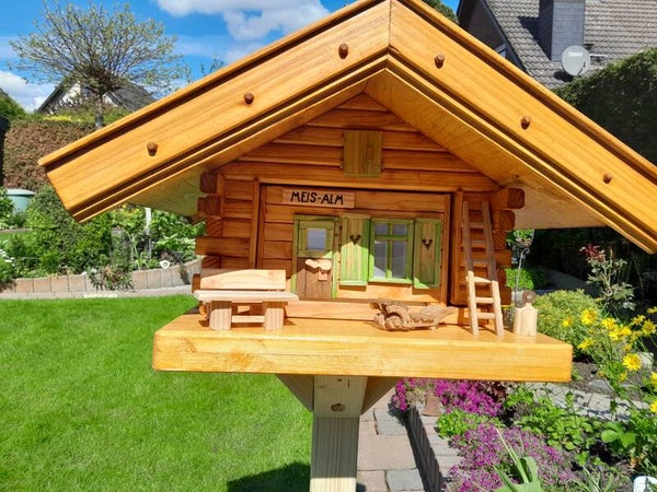 Vogelhaus, Meisalm „Heidi“ exklusiv und hochwertig, massiv verarbeitet.