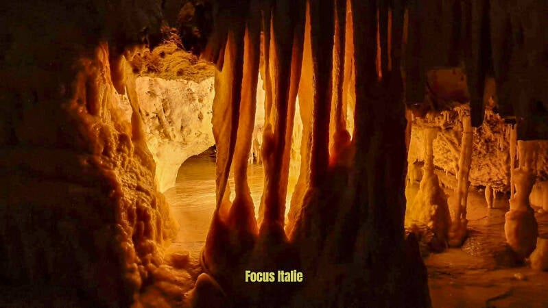 Grootes de frassassi, Marche