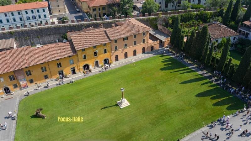Piazza dei miracoli vue du befroi de la tour penchée
