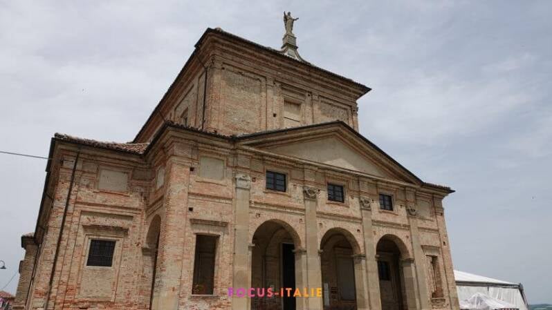 Façade de l'église san giovanni Battista, Diano d'Alba, Langhe, Piémont