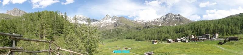 Panoramique de la combe de Cheneil, vallée d'aoste