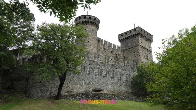 Château de Fenis, extérieur, Vallée d'Aoste