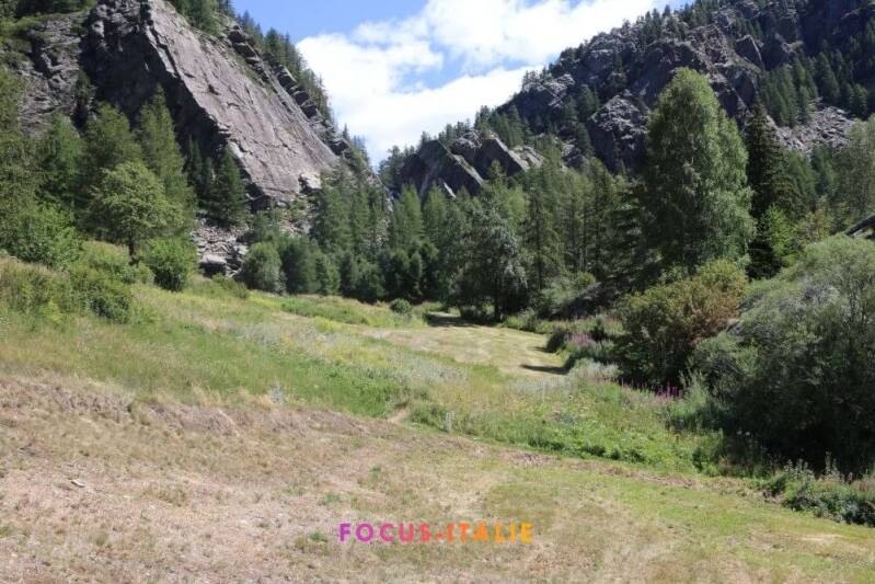 Le plateau sur le chemin de la 3e cascade de Lillaz