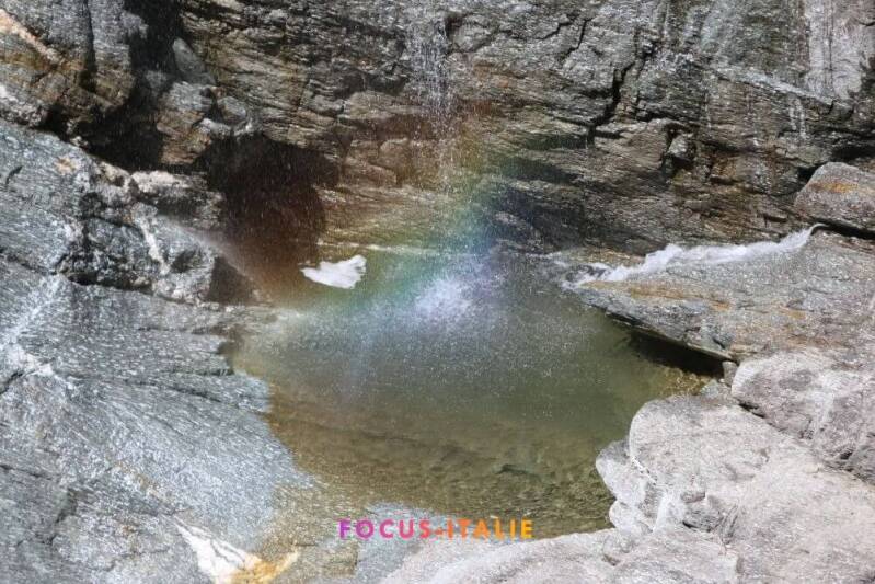 Arc-en-ciel cascade de Lillaz