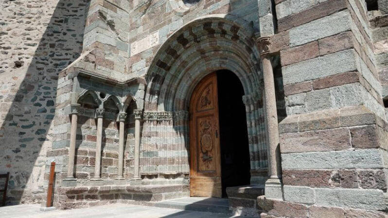 Sacra di San michele, entrée de l'abbaye, Piémont
