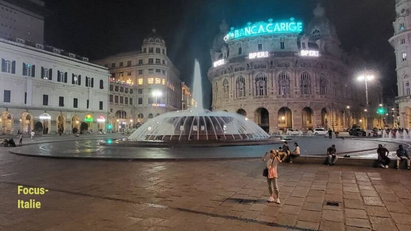 Fontaine Piazza de ferrari de nuit