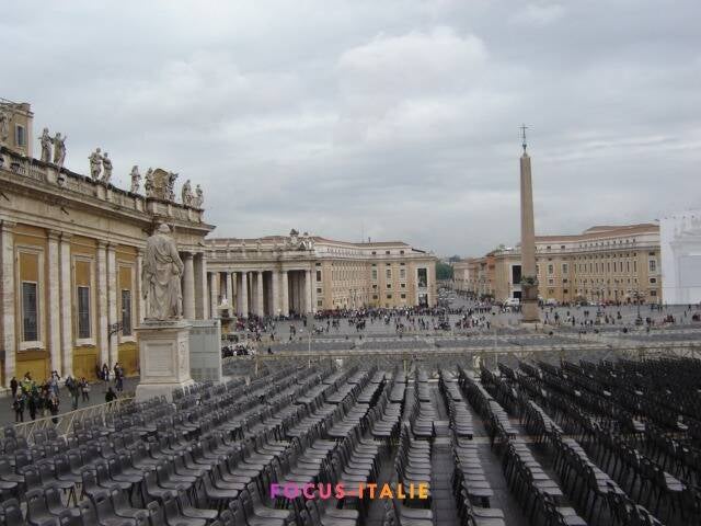 Place St Pierre, Vatican, Rome