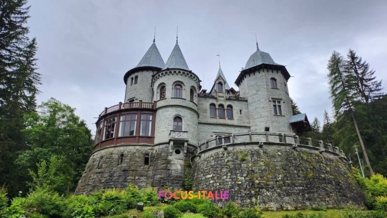 Château de Savoie, vue du jardin botanique, vallée d'Aoste
